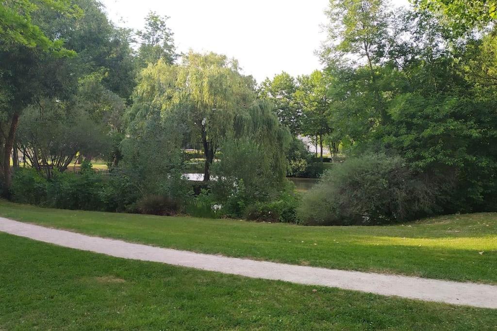 Le Jardin Des Pommiers A Disneyland Chessy Buitenkant foto